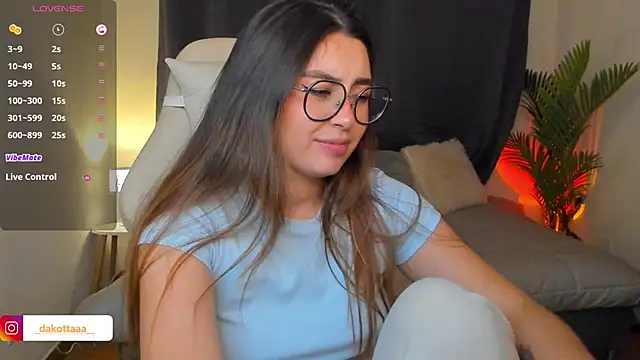 dakottaa  online show from April 21, 1:53 am