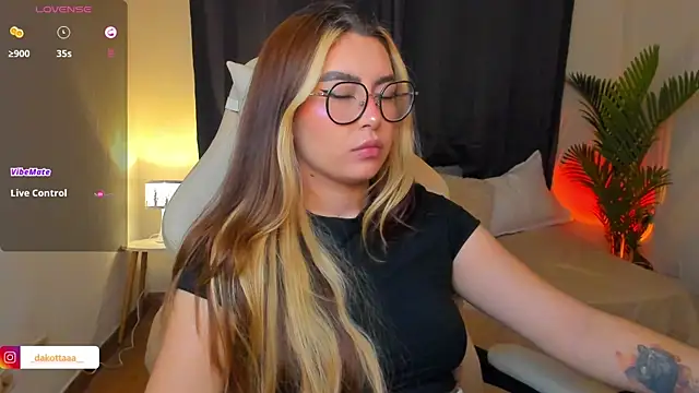 Snapshot of dakottaa_ chatting on July 11, 1:41 am dakottaa online show from July 11, 1:41 am