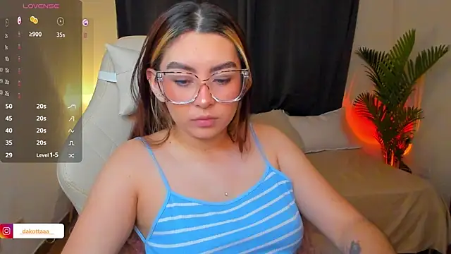 Snapshot of dakottaa_ chatting on August 1, 12:54 am dakottaa online show from August 1, 12:54 am