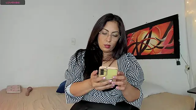 Snapshot of Lauralove_69 chatting on April 25, 9:01 pm Lauralove 69 online show from April 25, 9:01 pm