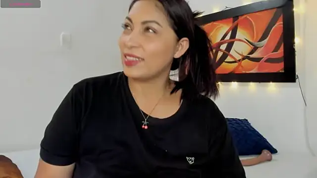 Snapshot of Lauralove_69 chatting on May 5, 10:29 pm Lauralove 69 online show from May 5, 10:29 pm