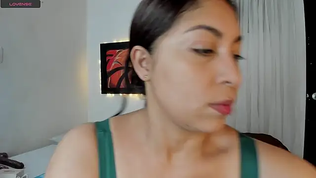 Snapshot of Lauralove_69 chatting on May 18, 9:20 pm Lauralove 69 online show from May 18, 9:20 pm