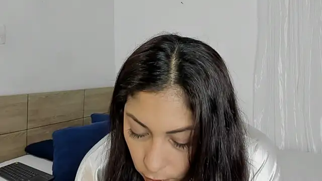 Snapshot of Lauralove_69 chatting on May 23, 9:30 pm Lauralove 69 online show from May 23, 9:30 pm