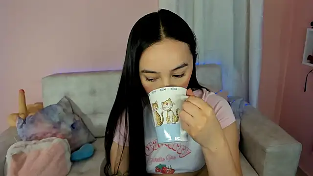 tinysara online show from March 1, 4:33 pm