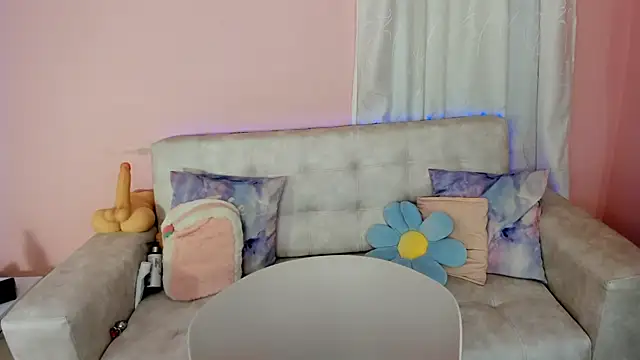 tinysara online show from March 6, 4:49 pm