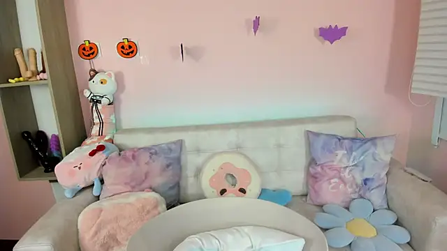 tinysara online show from October 9, 4:27 pm