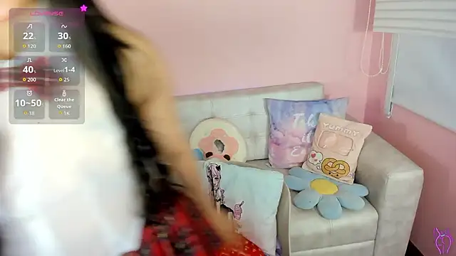 tinysara online show from February 1, 4:27 pm