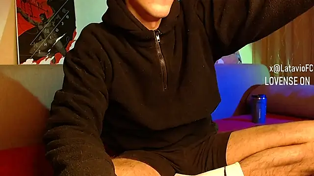 Snapshot of Midnighter_ chatting on December 16, 6:43 am Midnighter  online show from December 16, 6:43 am