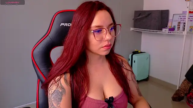 Snapshot of samantha_tattu chatting on April 24, 6:54 pm samantha tattu online show from April 24, 6:54 pm