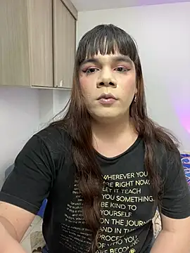 Snapshot of Violetacam_05 chatting on July 22, 12:41 pm Violetacam 05 online show from July 22, 12:41 pm