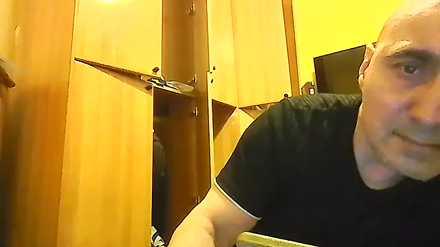 Analove1976 online show from April 22, 6:42 pm