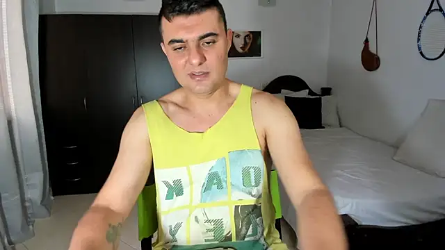 Snapshot of andrhes_baby chatting on December 13, 1:33 pm andrhes baby online show from December 13, 1:33 pm