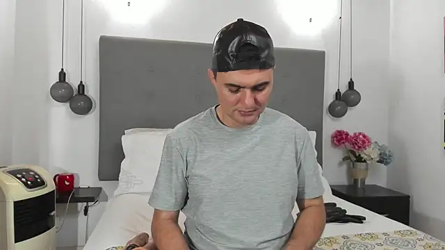 Snapshot of andrhes_baby chatting on November 16, 8:58 pm andrhes baby online show from November 16, 8:58 pm