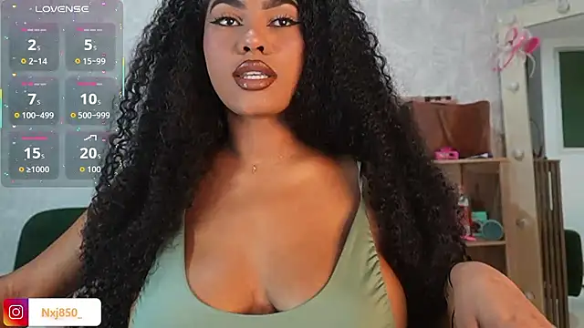 HOTBLACKANDWHITE2 online show from January 12, 11:21 pm