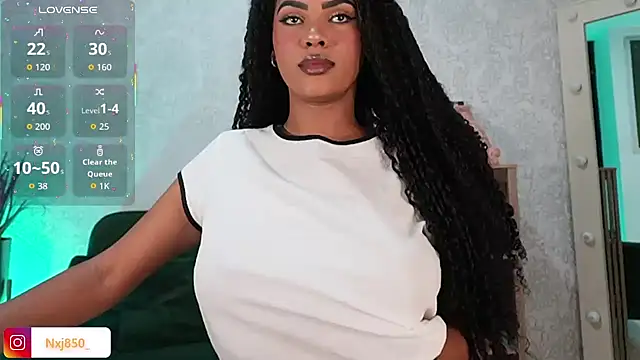 HOTBLACKANDWHITE2 online show from March 16, 3:34 am