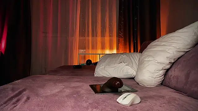 Pi-x-ie online show from February 8, 4:10 pm