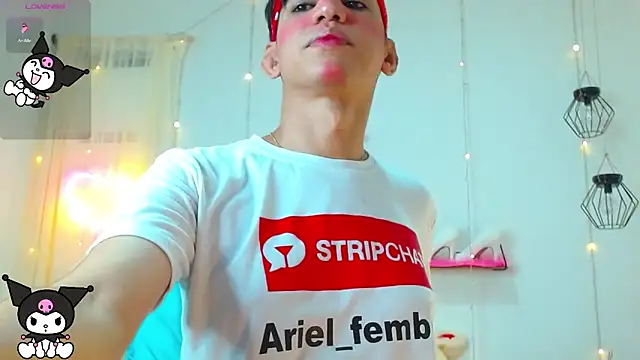 Snapshot of Ariel_Femboy_ chatting on February 23, 3:35 am Ariel Femboy online show from February 23, 3:35 am