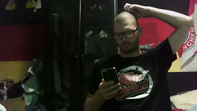 Snapshot of Die-geile-Sau chatting on September 16, 7:04 pm Die-geile-Sau online show from September 16, 7:04 pm