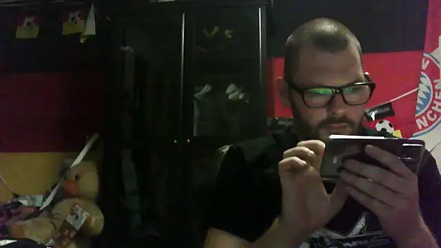 Snapshot of Die-geile-Sau chatting on October 2, 7:32 pm Die-geile-Sau online show from October 2, 7:32 pm