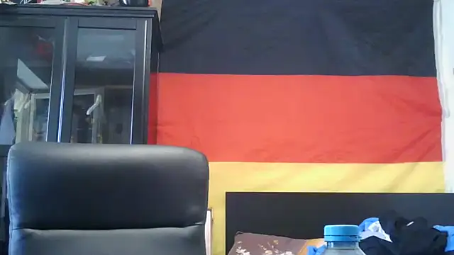 Snapshot of Die-geile-Sau chatting on June 19, 12:31 pm Die-geile-Sau online show from June 19, 12:31 pm