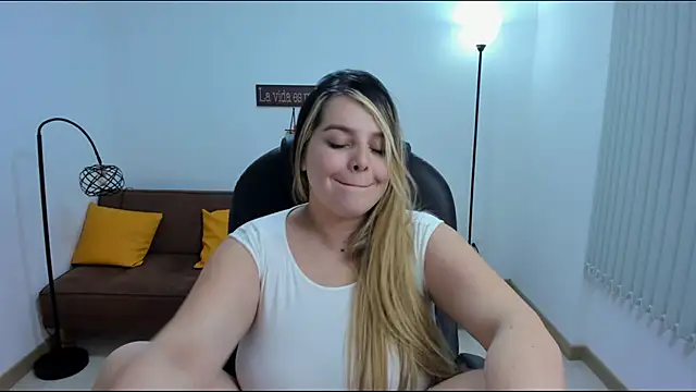 camiilaa1 online show from February 8, 7:59 am