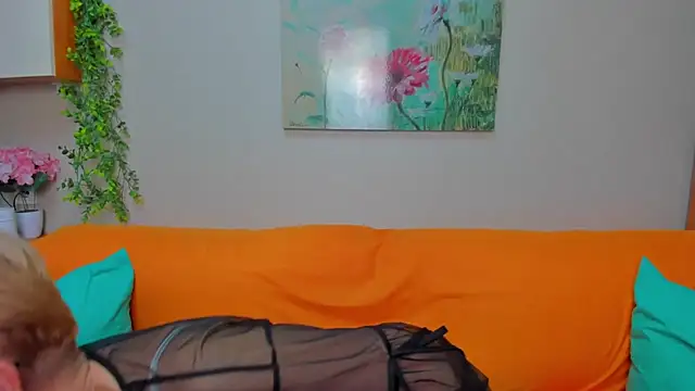 Snapshot of iamyourdream89 chatting on May 17, 10:44 am iamyourdream89 online show from May 17, 10:44 am