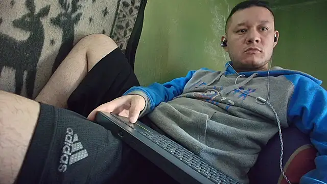 sweet cock28 online show from February 11, 3:28 pm