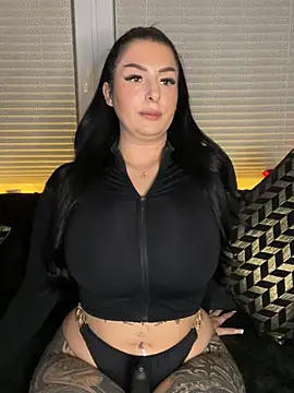 Snapshot of Mia-Bremer chatting on February 10, 10:14 pm Mia-Bremer online show from February 10, 10:14 pm