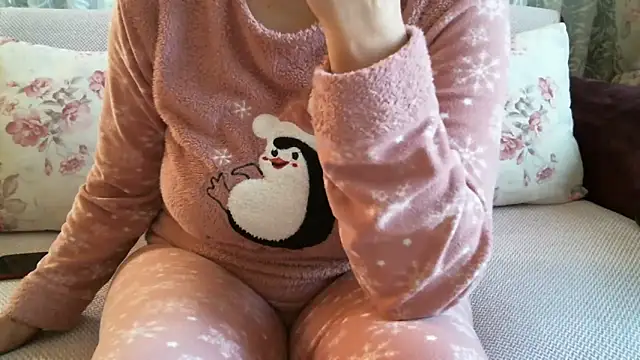 Snapshot of mysteriouscouple001 chatting on January 18, 9:13 am mysteriouscouple001 online show from January 18, 9:13 am