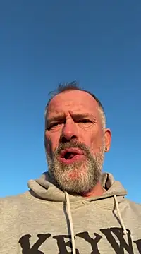 Snapshot of DaddybearVLC chatting on February 24, 4:04 pm DaddybearVLC online show from February 24, 4:04 pm