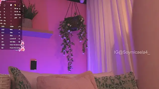 Snapshot of Micaela__4 chatting on March 4, 7:42 pm Micaela 4 online show from March 4, 7:42 pm