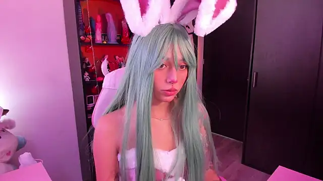 amber yull online show from April 5, 3:31 pm