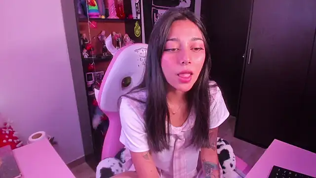 Snapshot of amber_yull chatting on May 8, 2:00 pm amber yull online show from May 8, 2:00 pm