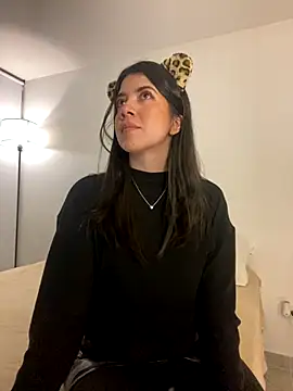 Snapshot of saori_10 chatting on October 31, 11:06 pm saori 10 online show from October 31, 11:06 pm