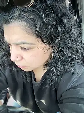 kimmiakiss22 online show from February 9, 9:30 pm