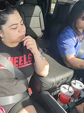 kimmiakiss22 online show from April 13, 9:20 pm