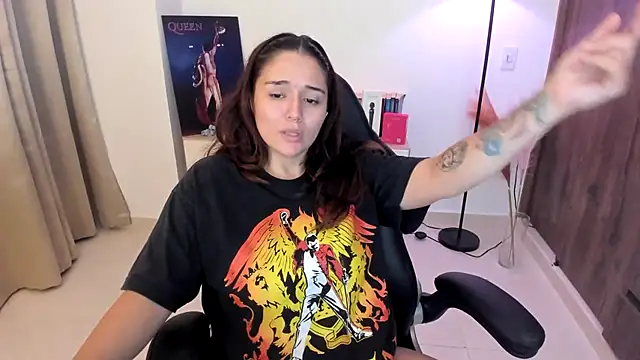 Snapshot of samantha_cherry chatting on January 6, 3:27 pm samantha cherry online show from January 6, 3:27 pm