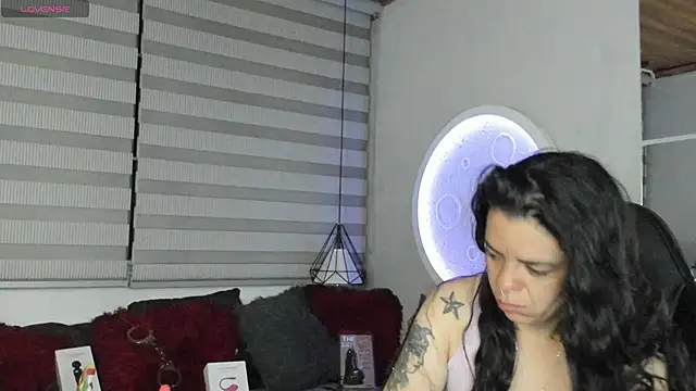 Snapshot of natasha_logan_ chatting on June 20, 4:04 am natasha logan online show from June 20, 4:04 am