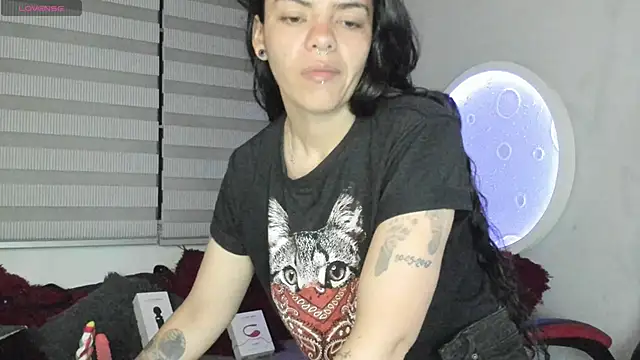 Snapshot of natasha_logan_ chatting on June 23, 3:59 am natasha logan online show from June 23, 3:59 am