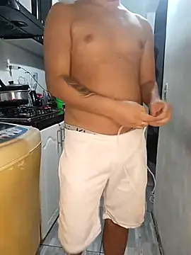 Snapshot of catire2323 chatting on January 18, 2:48 am catire2323 online show from January 18, 2:48 am