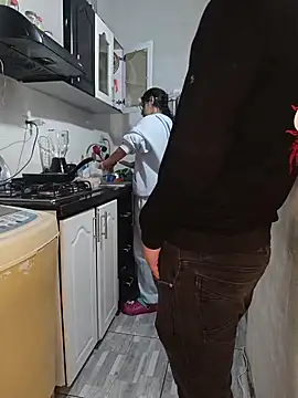 Snapshot of catire2323 chatting on February 6, 1:10 am catire2323 online show from February 6, 1:10 am