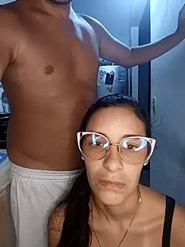 Snapshot of catire2323 chatting on February 13, 11:56 pm catire2323 online show from February 13, 11:56 pm