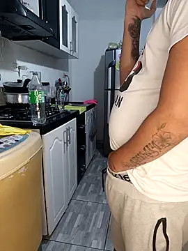 Snapshot of catire2323 chatting on February 20, 1:46 am catire2323 online show from February 20, 1:46 am