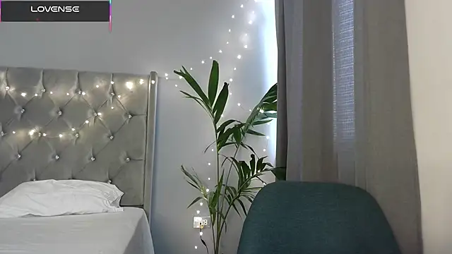 mini kunis online show from November 4, 8:52 pm