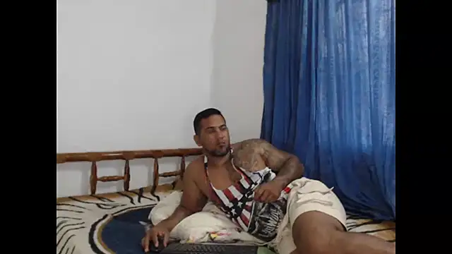 Snapshot of lover_1994 chatting on March 17, 5:38 pm lover 1994 online show from March 17, 5:38 pm