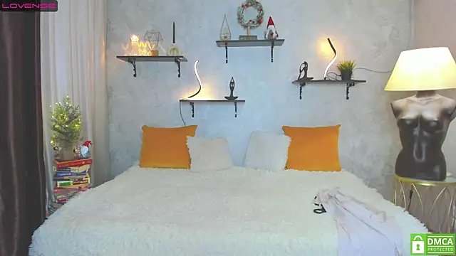 Snapshot of StripBianka chatting on December 6, 6:26 am StripBianka online show from December 6, 6:26 am