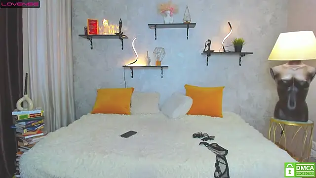 Snapshot of StripBianka chatting on February 23, 12:59 pm StripBianka online show from February 23, 12:59 pm