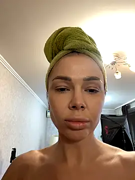 Snapshot of StripBianka chatting on November 5, 9:09 am StripBianka online show from November 5, 9:09 am