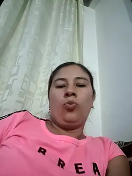 Snapshot of selena_gomez2 chatting on May 7, 2:39 am selena gomez2 online show from May 7, 2:39 am