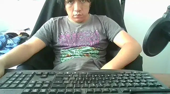 Snapshot of gianfranco1230 chatting on February 18, 6:58 pm gianfranco1230 online show from February 18, 6:58 pm